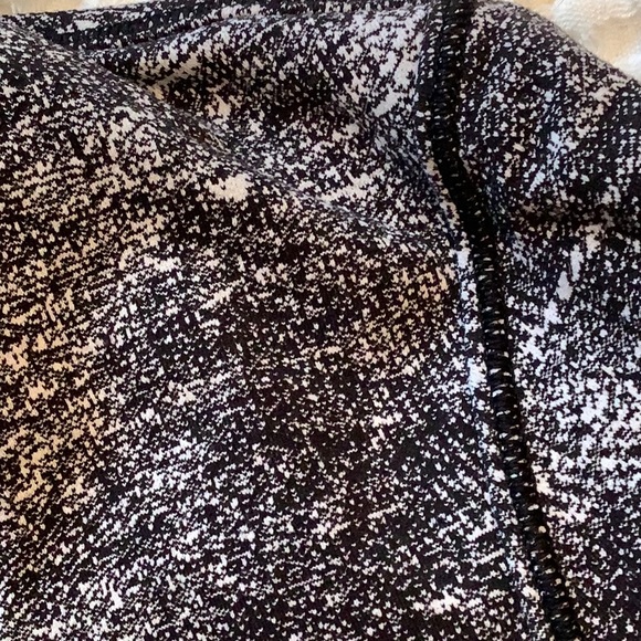 Lululemon 1/2 Zip Top - Picture 5 of 7